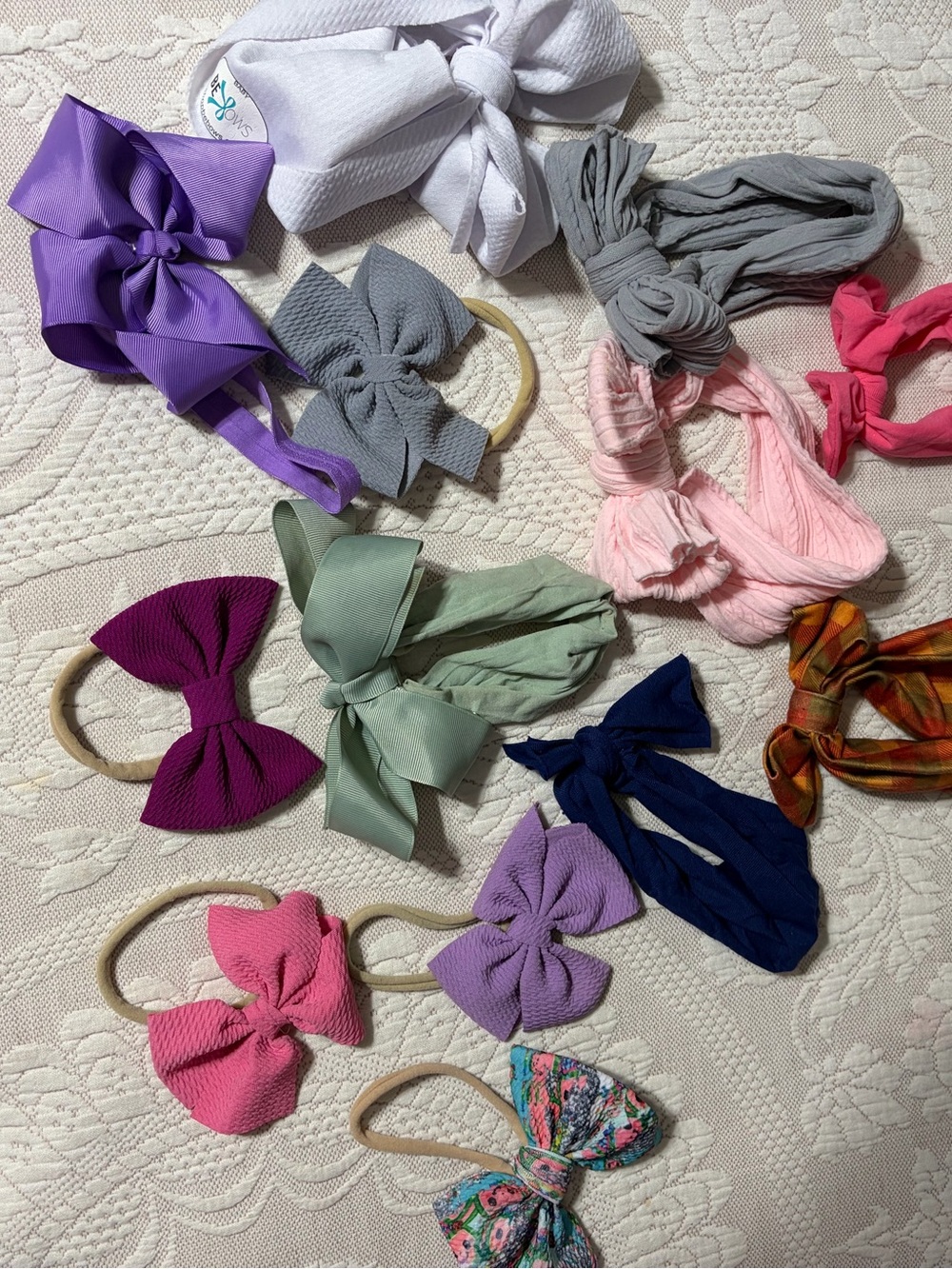 13 baby bows EUC